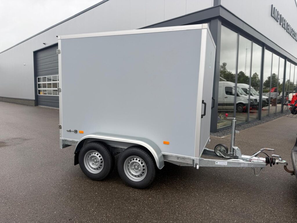 Afgeleverd! Hapert gesloten aanhanger